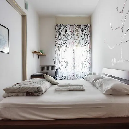 Bed & Breakfast‎ Asinelli